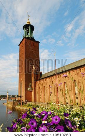 Rådhuset i Stockholm i morgen lys