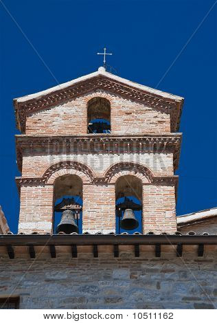 세인트 Marziale Belltower 교회입니다. 구비 오입니다. 움 부 리아입니다.