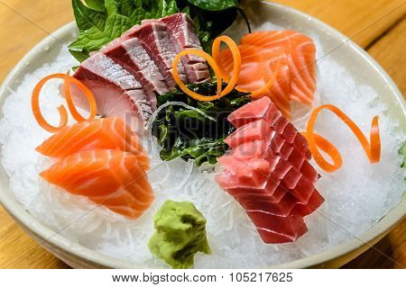 Moriawase 3 Shu Sashimi assortment on ice