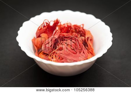 Organic Mace in white bowl.