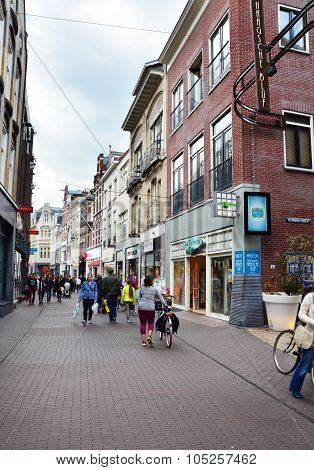 The Hague, Netherlands - May 8, 2015: People Shopping On Venestraat Shopping Street In The Hague