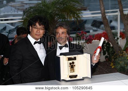 CANNES, FRANCE - MAY 22: Pablo Giorgelli   and Joon Ho Bong  attends the Palme d'Or Winners Photocall at the Palais  during the 64 Cannes  Festival on May 22, 2011 in Cannes, France.