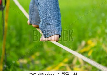 Slacklining.