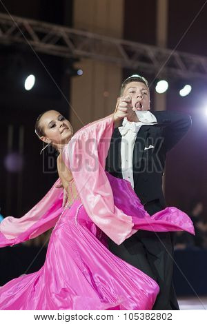 Minsk, Belarus-september 26, 2015: Rozemborskiy Dmitry And Vakulskaya Anna Perform Youth-2 Standard