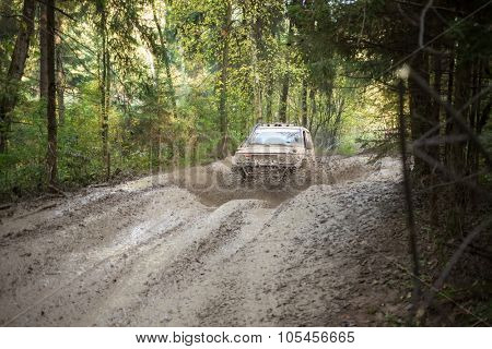 RUSSIA, PUSHKINO -?? 20 SEP, 2014: Off--road vehicle is driving on the wood at Rainforest Challenge Russia Autumn 2014 PRO-X.
