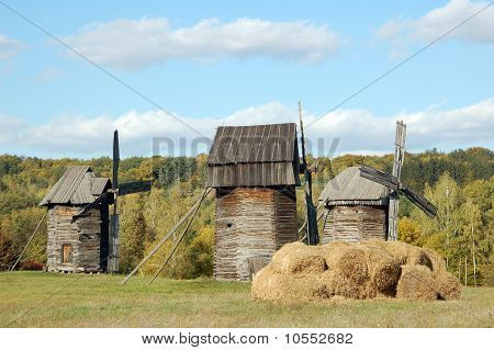 Antike hölzerne Windmühle