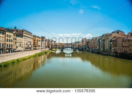 Pone Vecchio over Arno river in Florence, Italy.