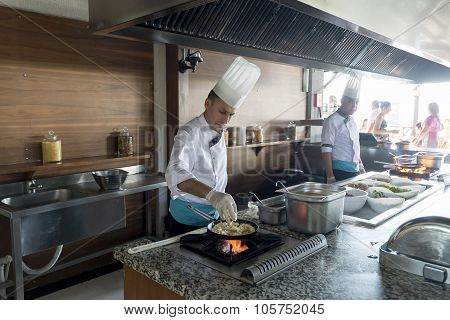 ISTANBUL TURKEY SEPT 28 2014 Chef in restaurant kitchen doing flambe on food