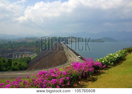 Surat Thani, Thailand - January 19, 2014: Ratchaprapha Dam In Khao Sok National Park