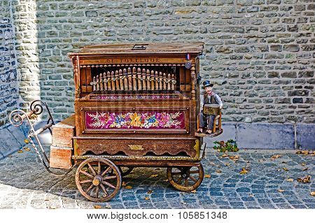 Old Traditional Belgian Hurdy-gurdy