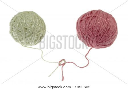 Twee ballen met wol