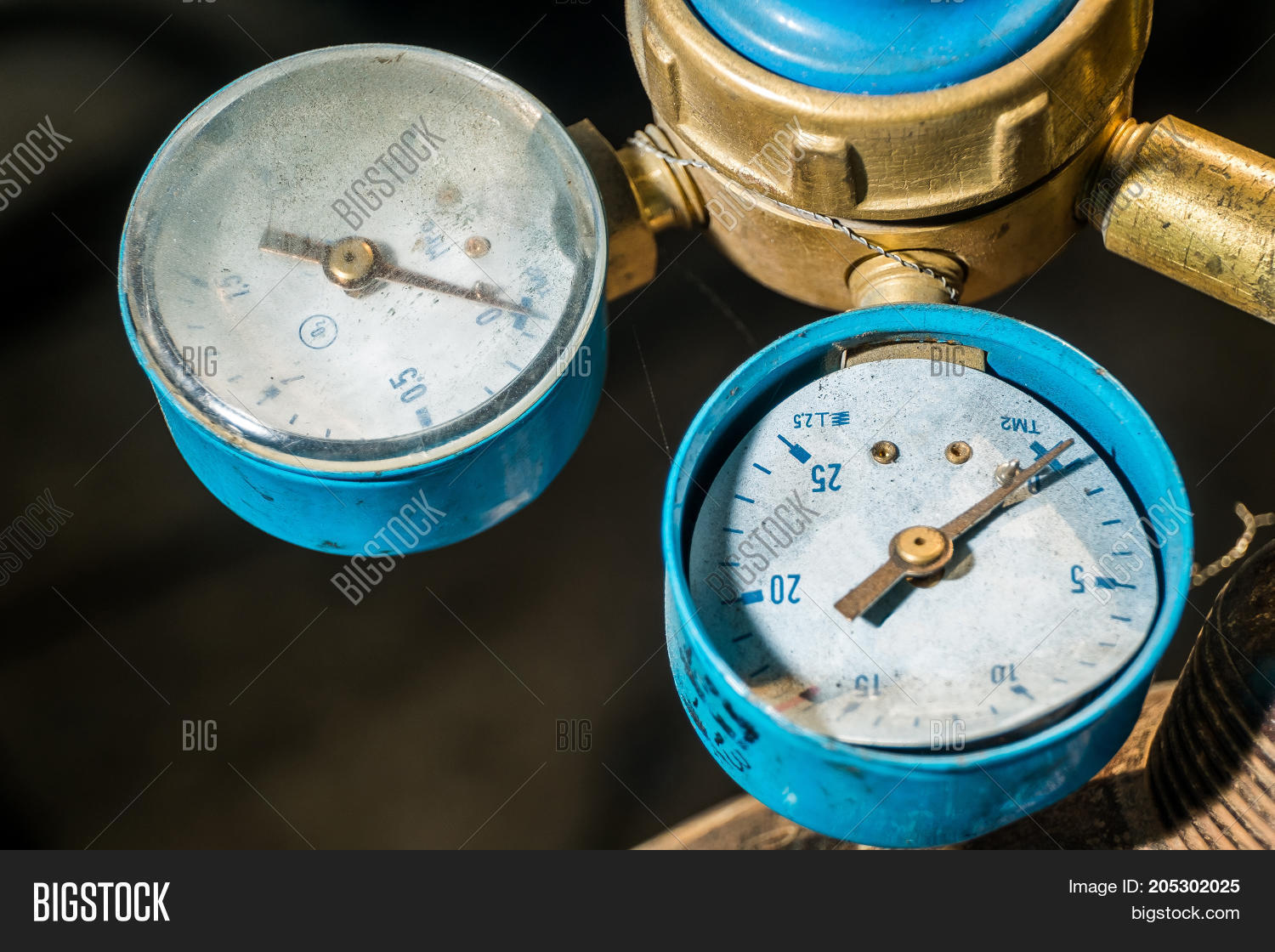 Old Pressure Gauge On Image & Photo (Free Trial) | Bigstock
