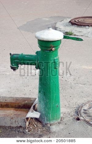 Vecchia pompa acqua