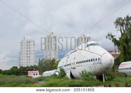 Abandoned Airplane,old Crashed Plane With,plane Wreck Tourist Attraction,old Plane Wreck