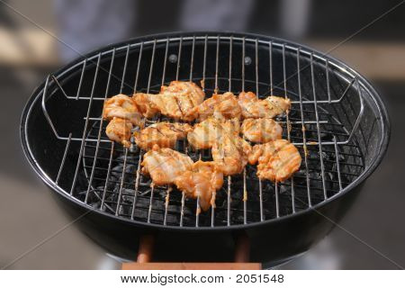 Barbecue alla griglia i petti di pollo