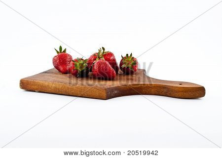Fragole su un tagliere