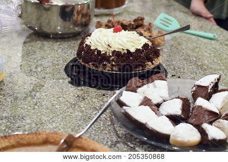 Thanksgiving Potluck Pies And Desserts