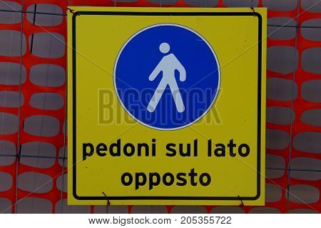 Sign: Pedoni sul lato opposto - Pedestrians on the other side (Italian)