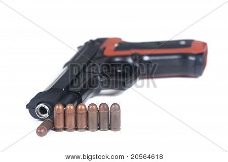 Pistolet i amunicji