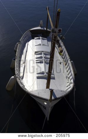 Enkelt træ hvid fiskerbåd