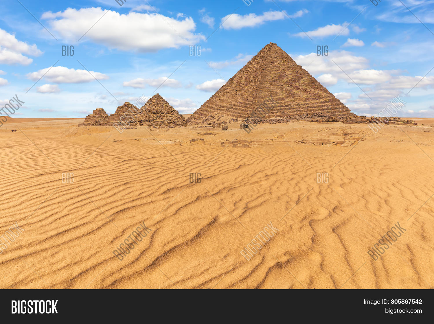 Pyramid Menkaure Small Image & Photo (Free Trial) | Bigstock