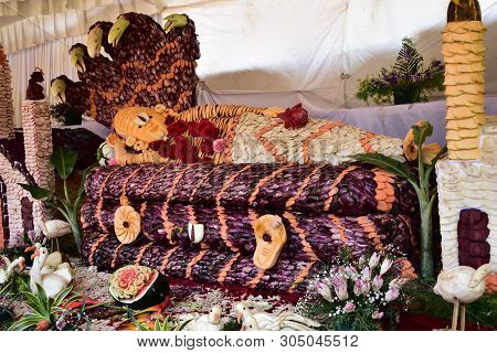 Kodaikanal, Tamilnadu, India - June 2, 2019: Statues Made With Flowers At The 58Th Flower Show In Ko
