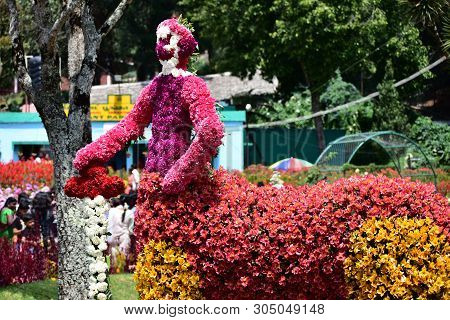 Kodaikanal, Tamilnadu, India - June 2, 2019: Statues Made With Flowers At The 58th Flower Show In Ko