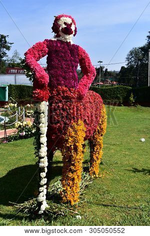 Kodaikanal, Tamilnadu, India - June 2, 2019: Statues Made With Flowers At The 58Th Flower Show In Ko