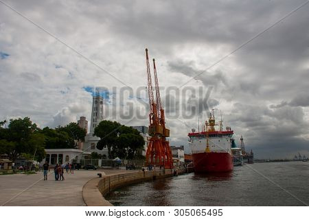 Rio De Janeiro, Brasil: Port With Ships In Rio De Janeiro On A Cloudy Day