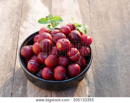 Plum Ju-li
