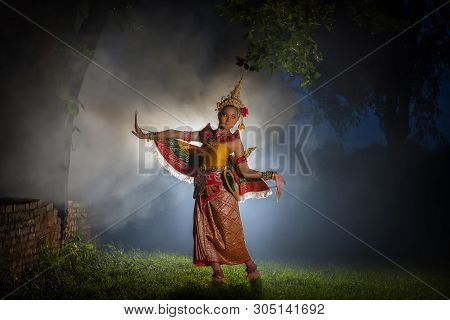 Beautiful Girl Wearing A Dress For The Manohra Dance Show. Manohra Dance Is A Folk Show Of Thailand.