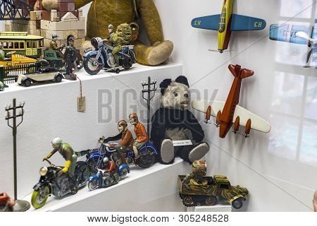 Munich, Germany - November 23, 2018 : Traditional Ceramic Souvenirs At The Viktualienmarkt Christmas