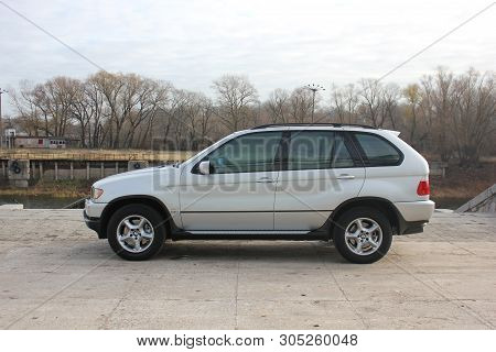 Chernigov, Ukraine - November 16, 2017: Bmw X5 (e53) In The Center Of The City