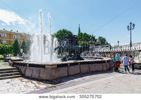 Moscow, Russia - June 02, 2019: Fountain Geyser On Manezhnaya Square In Moscow On A Background Of Al