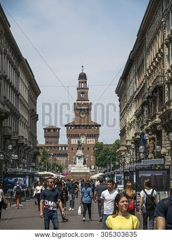 Crowd Of Tourists Strolls In The Dante Street