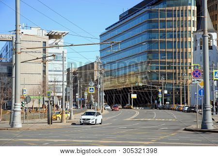 Moscow, Russia - April, 2019: Butyrsky Val Street At The Intersection With The 1st Tverskaya-yamskay