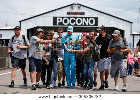 June 01, 2019 - Long Pond, Pennsylvania, USA: Kyle Busch (18) gets ready to qualify for the Pocono 400 at Pocono Raceway in Long Pond, Pennsylvania.