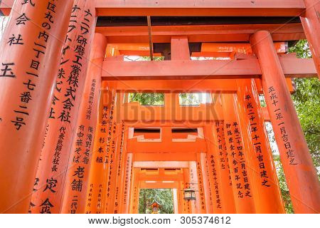 Kyoto, Japan - March. 22, 2019: Awesome And Beautiful Senbon Torii In Fushimi Inari Taisha Shrine Te