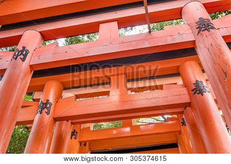Kyoto, Japan - March. 22, 2019: Awesome And Beautiful Senbon Torii In Fushimi Inari Taisha Shrine Te