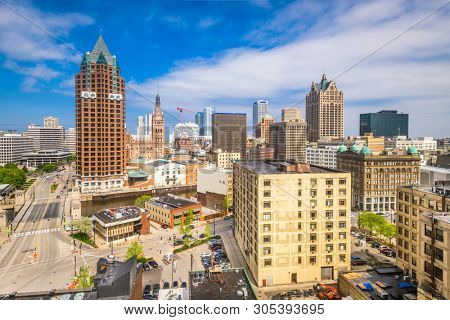 Milwaukee, WIsconsin, USA downtown skyline in the afternoon.