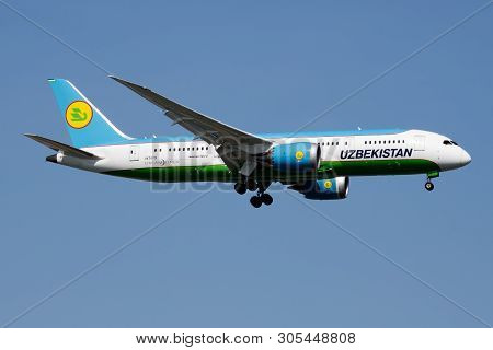 Istanbul / Turkey - March 28, 2019: Uzbekistan Airlines Boeing 787-8 Dreamliner Uk-78701 Passenger P