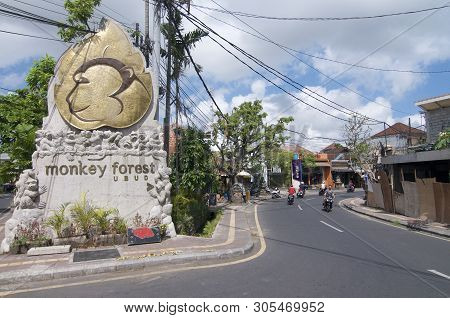 Ubud, Bali, Indonesia - 23th May 2019 : Picture Of The Ubud Monkey Forest Monument Located At The En