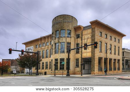 Worcester, Massachusetts/united States - October 10, 2018: The Worcester Public Library In [october 