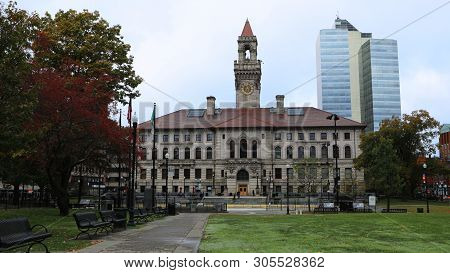 Worcester, Massachusetts/united States - October 10, 2018: A Scene Of Worcester City Hall In [octobe