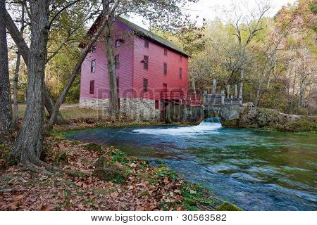 alej na jaře mill house