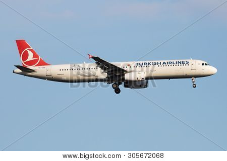 Istanbul / Turkey - March 28, 2019: Turkish Airlines Airbus A321 Tc-jsb Passenger Plane Landing At I