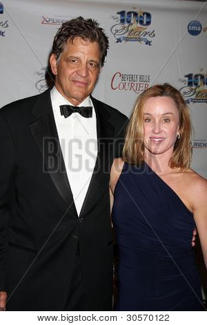 LOS ANGELES - 26 feb: Ed Marinaro มาถึงที่ 