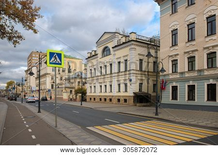 Moscow - October 27, 2018: View On Pyatnitskaya Street In The City Center On An Autumn Morning