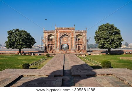 Tomb Of Itimad Ud Daul, Little Taj Mahal, Agra, North India.