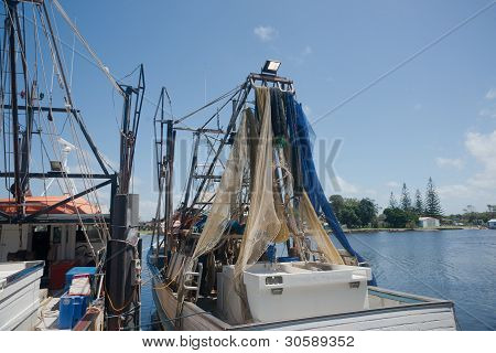 Fischerboote im Hafen.